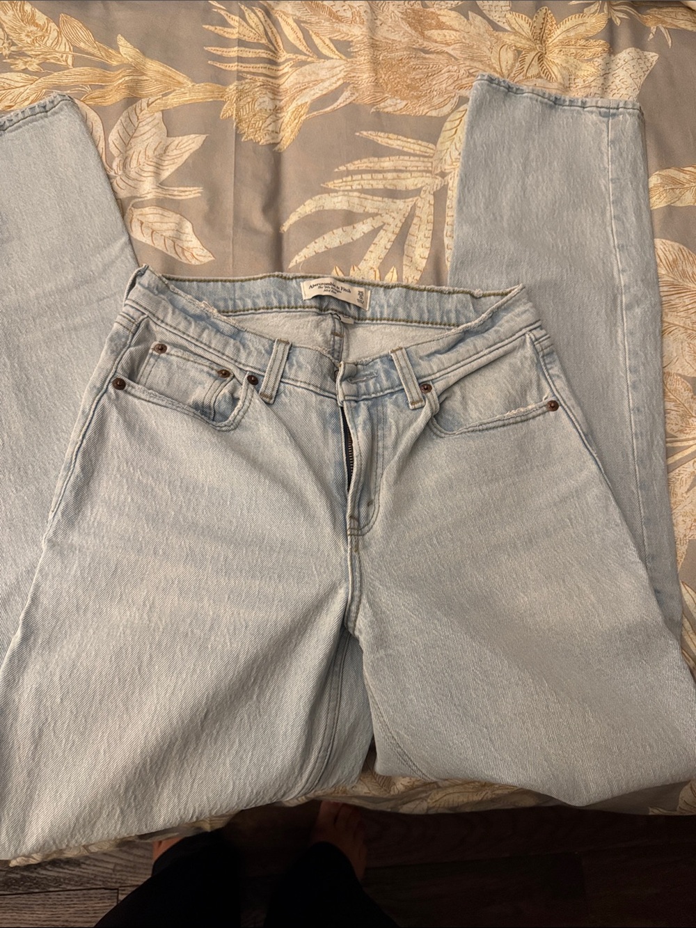 Abercrombie mid rise 90’s straight curve love jeans 25 long